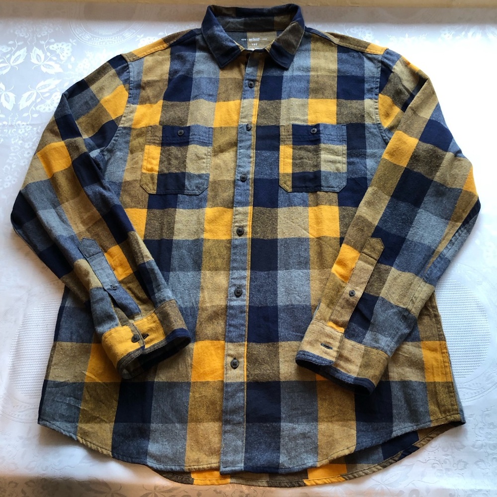 Urban Pipeline The Ultimate Flannel Men's Size L Blue/Yellow Plaid Shirt Pockets